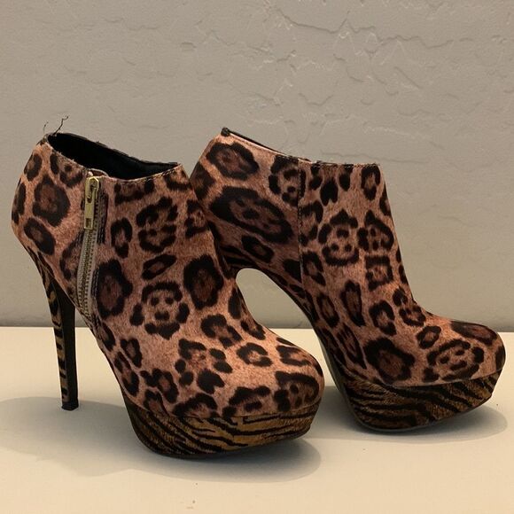 Material girl leopard print platform booties w/5 “ heel and 1 1/4” platform - Picture 3 of 12